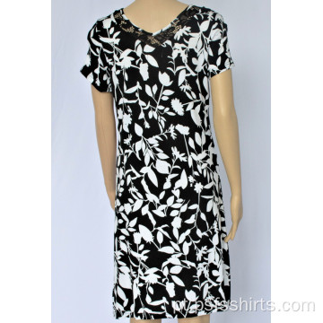 Vestido feminino com decote em V com design de renda